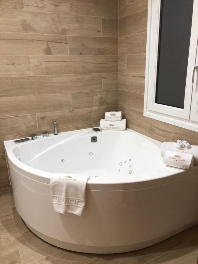 סנטיאגו דה קומפוסטלה Luxury Apartment With Jacuzzi מראה חיצוני תמונה